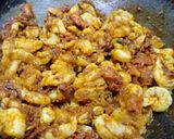 A picture of step 7 of South Indian spicy prawn gravy.