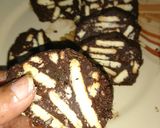 A picture of step 9 of Chocolate and biscuit salami.