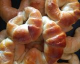 Foto del paso 8 de la receta: Medialunas dulces sin relleno