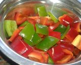 Foto del paso 2 de la receta: Salteado de verduras y pollo al wok