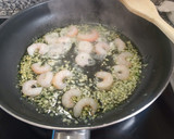 Foto del paso 7 de la receta: Merluza a la vasca con espárragos y huevo cocido
