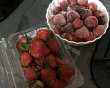 Foto langkah ke 1 dari resep Keto Strawberry Jam / Selai.