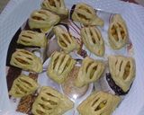 A picture of step 4 of Potato pies.
