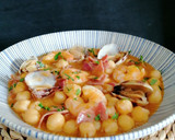 Foto del paso 16 de la receta: Garbanzos con langostinos, almejas y jamón