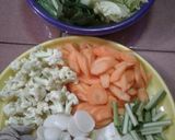 Foto langkah ke 1 dari resep Capcay kuah + baso.