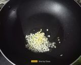 A picture of step 2 of Garlicky Stir Fried Water Chestnut.
