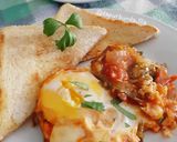 Foto langkah ke 7 dari resep Shakshouka (ceplok telur dalam saus tomat).