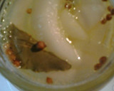 A picture of step 3 of Pickled onions.