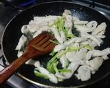 A picture of step 4 of Chilli chicken.