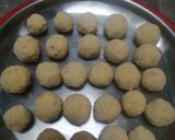 A picture of step 5 of Moong dal ladoo.