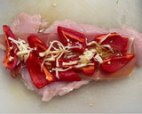 Foto del paso 2 de la receta: Pechuga de pollo rellena de jamón serrano, pimiento y miel en air fryer