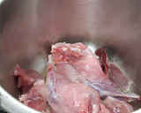 Foto del paso 1 de la receta: Conejo guisado al vino, en olla rápida