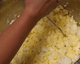 A picture of step 3 of Egg Sando.