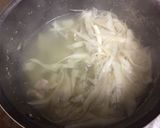 A picture of step 4 of Japanese mushroom and chicken soup.