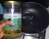 A picture of step 3 of Fried spaghatti.