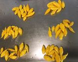 Une image de l'étape 2 de Tomates aux piments jaunes, thym, laurier et cardamome.
