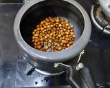 A picture of step 3 of Kala Chana Soup.