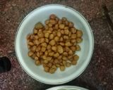 A picture of step 2 of Soya aloo gravy.