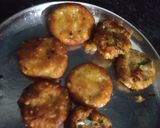 A picture of step 6 of Sabudana potato vada.