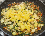 Foto del paso 4 de la receta: Revuelto de merluza con verduras