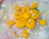 A picture of step 4 of Orange glucose flower.