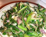 Foto langkah ke 5 dari resep Tumis daun bawang merah.