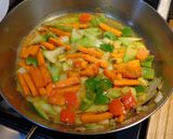 Foto del paso 3 de la receta: Muslos de pollo estofados al curry