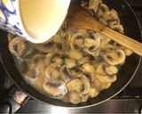 Foto del paso 2 de la receta: Salsa de champiñones al vino