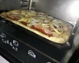 Foto langkah ke 5 dari resep Pizza murah meriah.