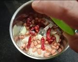 A picture of step 2 of Coconut and peanut chutney.