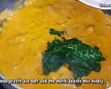 A picture of step 5 of Methi matar malai.