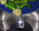 A picture of step 1 of Spicy Mint Coriander Chutney.