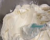 Foto langkah ke 4 dari resep Swiss Meringue Buttercream (SMBC).