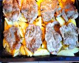 Sertéstarja rozmaringos tepsis krumplival recept fázis 3 fotója