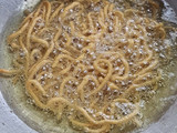 રાજગરા ના લોટ ની સેવ (Rajgira Flour Sev Recipe In Gujarati)