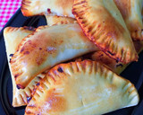 Foto del paso 15 de la receta: Empanadillas de gambas en crema reducida de las mismas cabezas