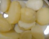 A picture of step 1 of Rasile dahi aloo.
