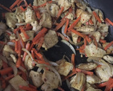 Foto del paso 1 de la receta: Guisado de pollo salteado