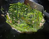 Foto langkah ke 3 dari resep Tumis Kangkung Ndeso.