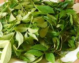 A picture of step 2 of Arisi uppuma (rice uppuma).