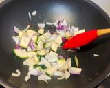 清冰箱蒲燒鰻蔬菜炒公仔麵的食譜步驟2照片