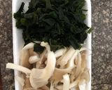 Hình bước làm 1 của món Canh rong biển nấm bào ngư (món chay)