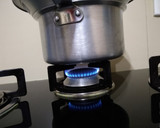 A picture of step 7 of Dates cake.