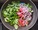 A picture of step 2 of Healthy Spinach Juice.