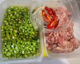รูปขั้นตอนการทำที่ 1 ของ หมูสับผัดถั่วฝักยาวพริกสด