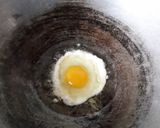Foto langkah ke 2 dari resep Nasi Telur Dadar Daun Bawang.