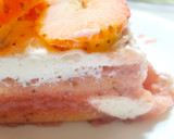 Foto del paso 8 de la receta: Postre de bizcochos, fresas y nata