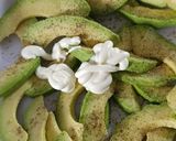 Cukkini palacsinta, fűszeres avokádó töltelékkel recept fázis 4 fotója