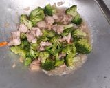 Foto langkah ke 4 dari resep Brokoli chicken mushroom ala2.