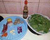 Foto langkah ke 1 dari resep Tumis Sawi Hijau Bakso.